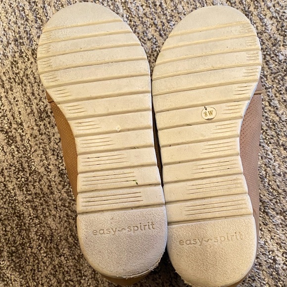 Easy Spirit Women's Tan Perforated Loafers 8 wide - Picture 3 of 6